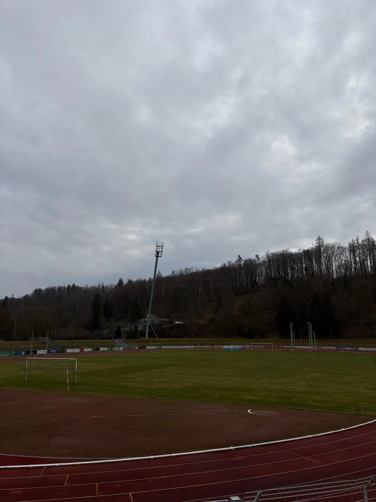 รูปตัวอย่าง · Nattenberg Stadion โดย Benjaminkhas07 (CC BY-SA 4.0) จาก Wikimedia Commons